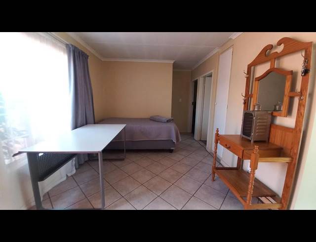 2 BEDROOM PROPERTY TO RENT IN ROOIHUISKRAAL NORTH